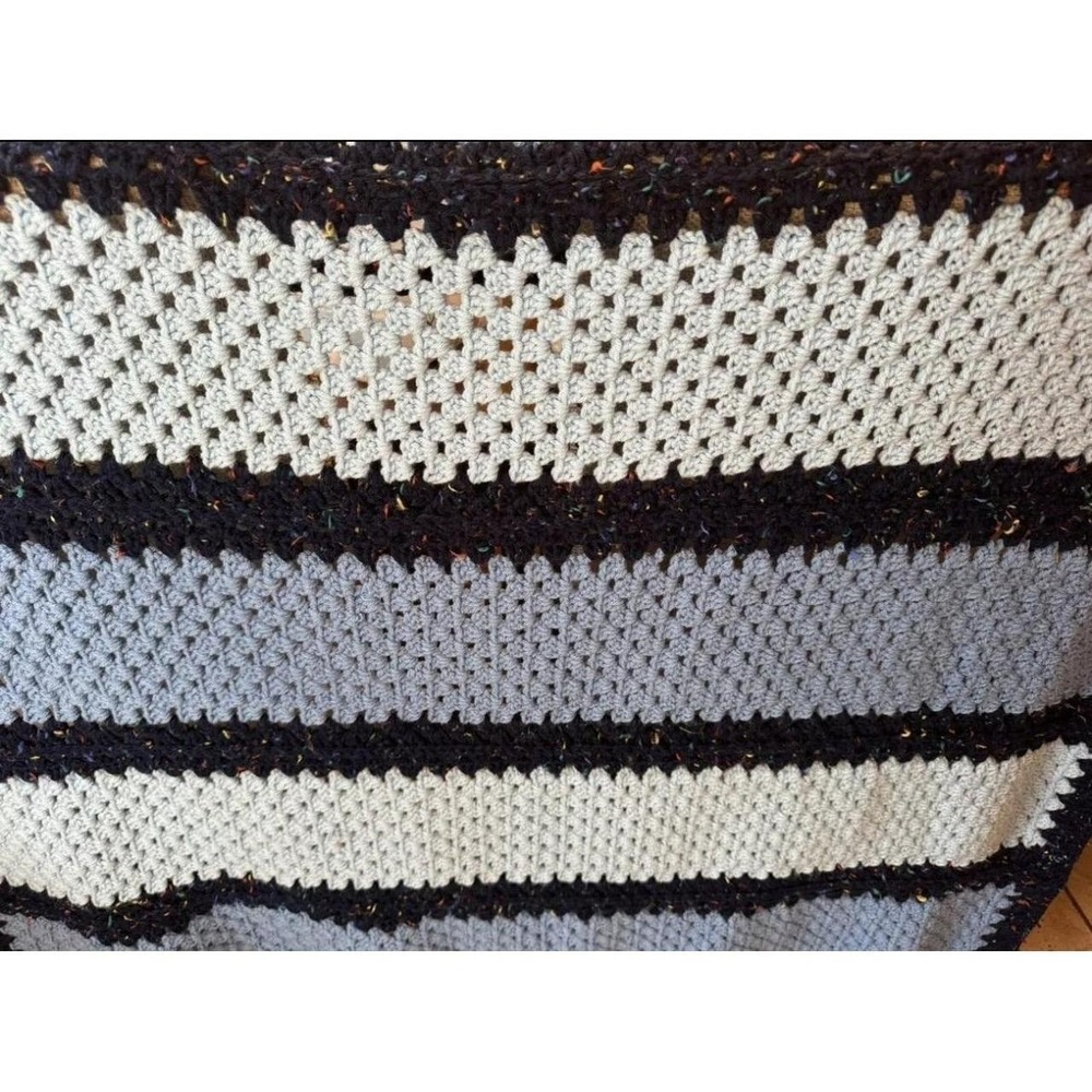 VINTAGE HANDMADE KNITTED AFGHAN 46x45" BLUE THROW